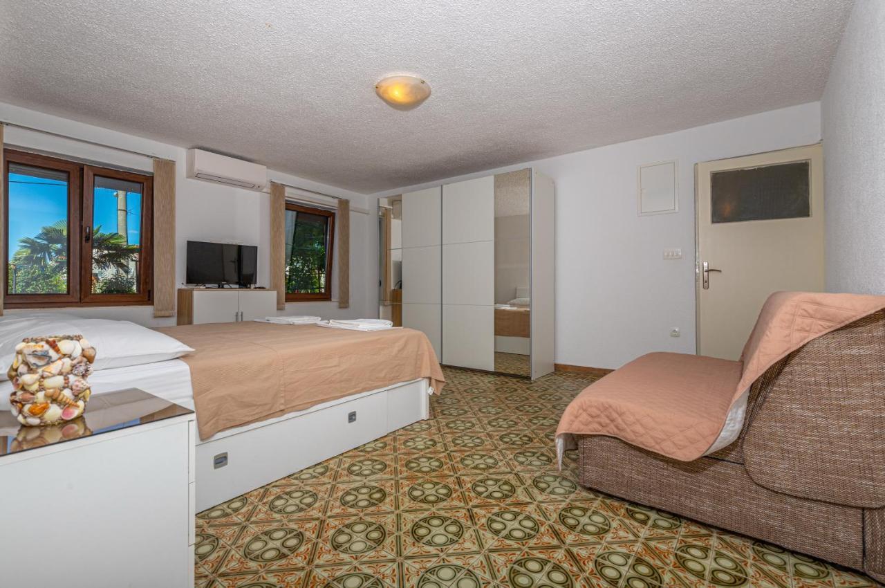 Pilas Apartment