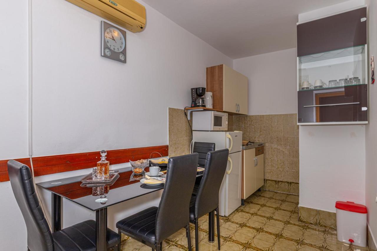 Pilas Apartment *